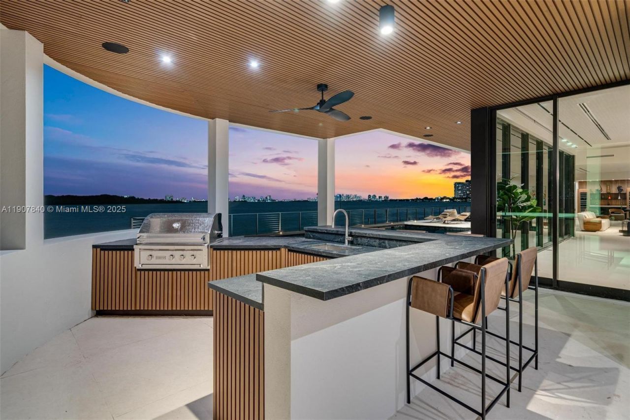 11400 N Bayshore Dr, North Miami, FL 33181 Photo