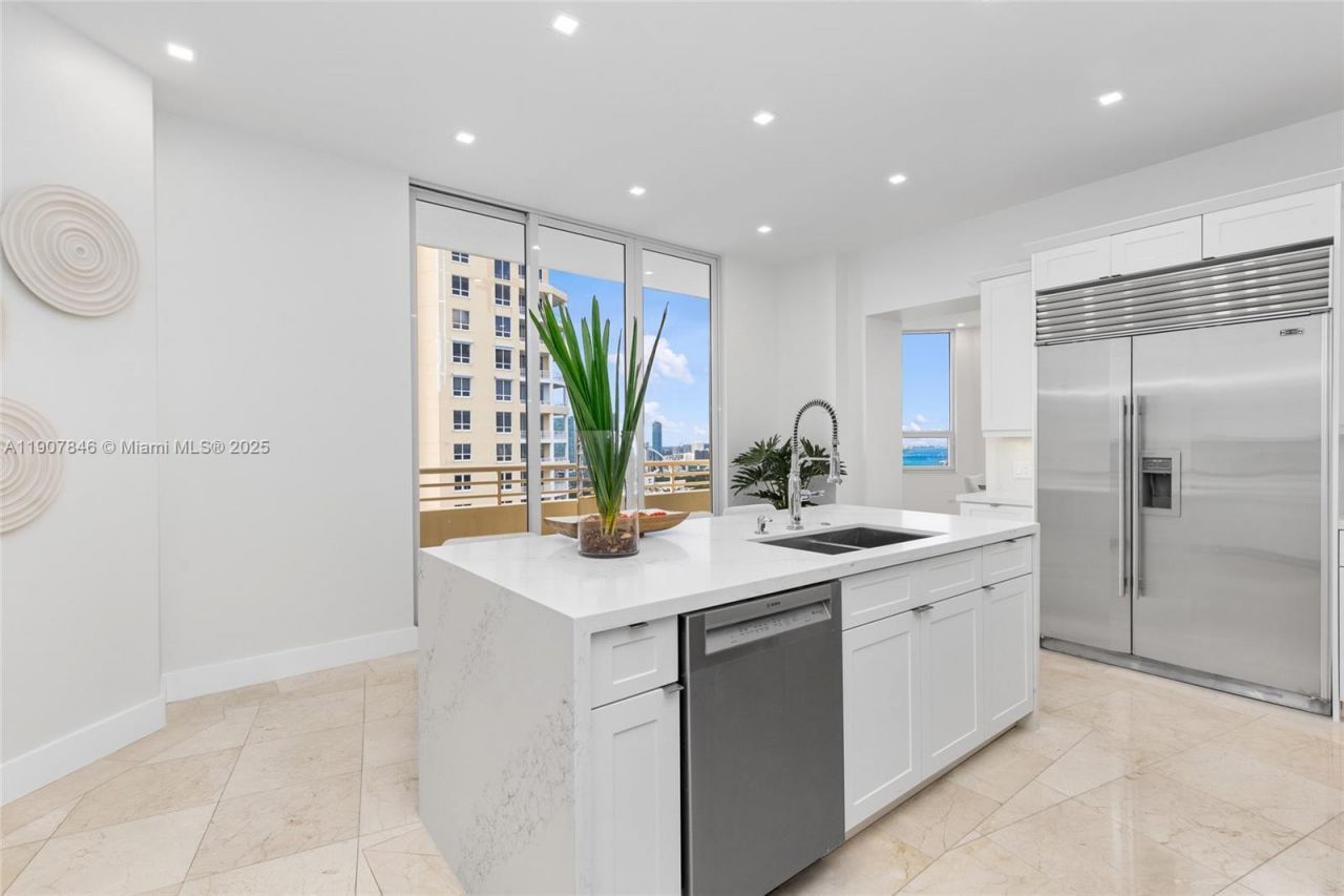 808 Brickell Key Dr, Unit 3901, Miami, FL 33131 Photo