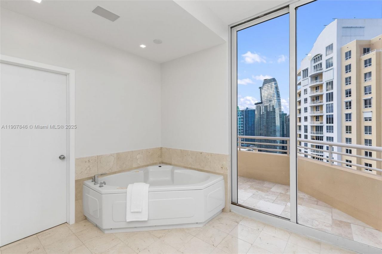 808 Brickell Key Dr, Unit 3901, Miami, FL 33131 Photo