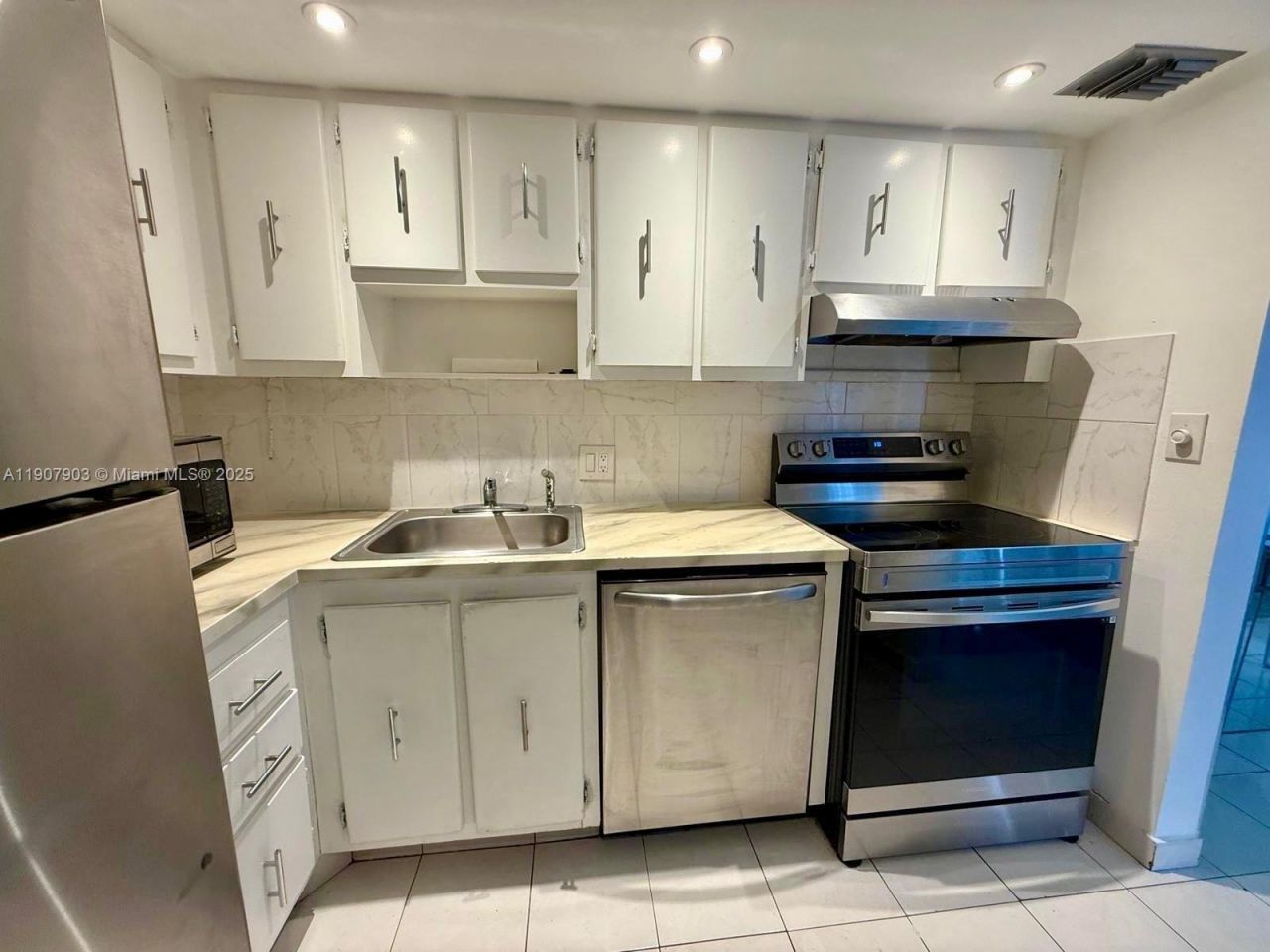 20301 W Country Club Dr, Unit 1421, Aventura, FL 33180 Photo