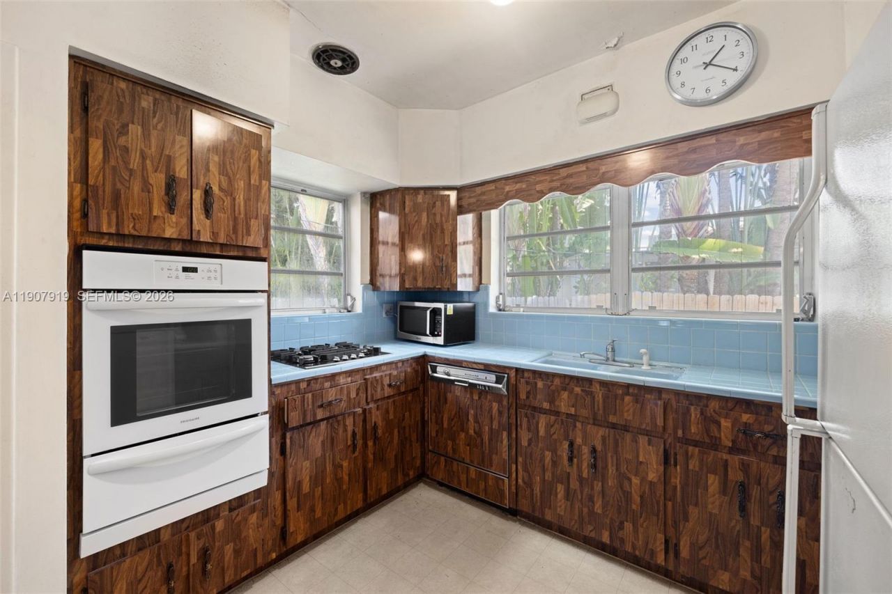 4601 Royal Palm Ave, Miami Beach, FL 33140 Photo