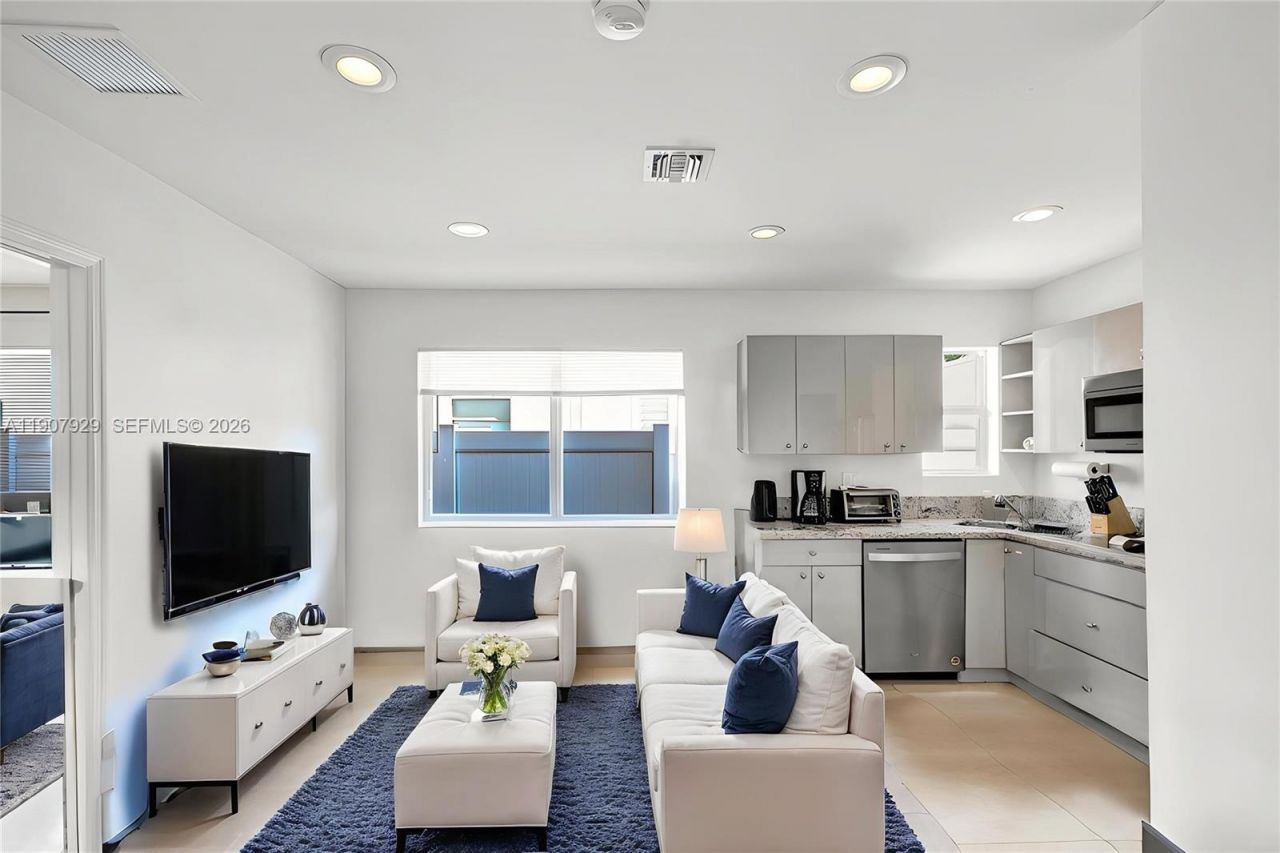 322 Oklahoma St, Hollywood, FL 33019 Photo