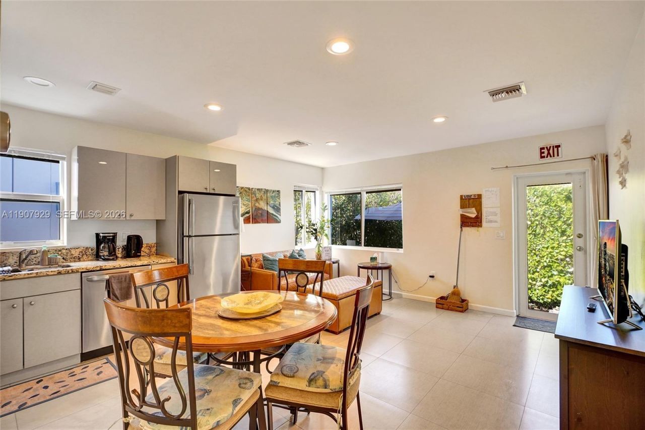 322 Oklahoma St, Hollywood, FL 33019 Photo