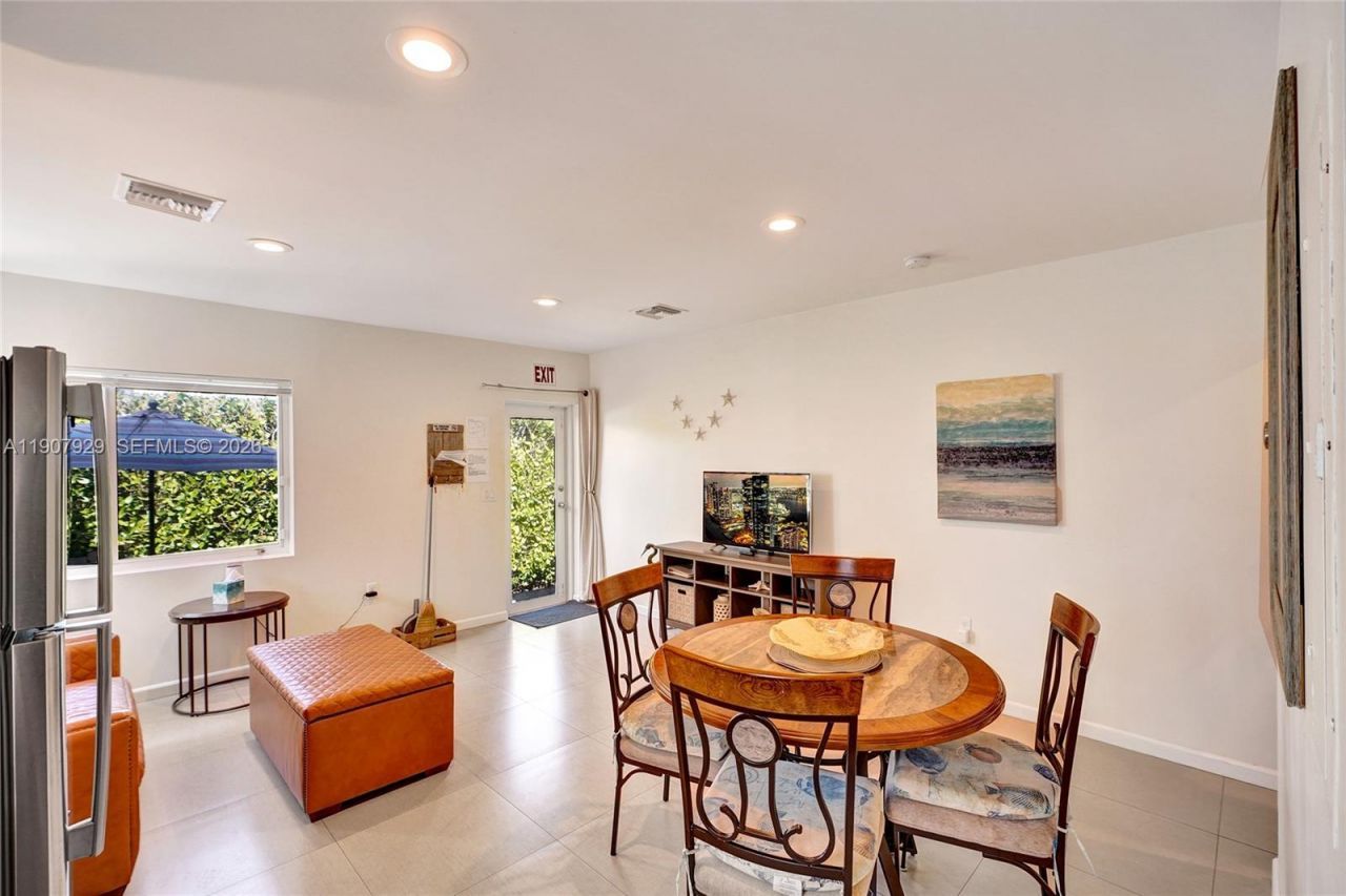 322 Oklahoma St, Hollywood, FL 33019 Photo