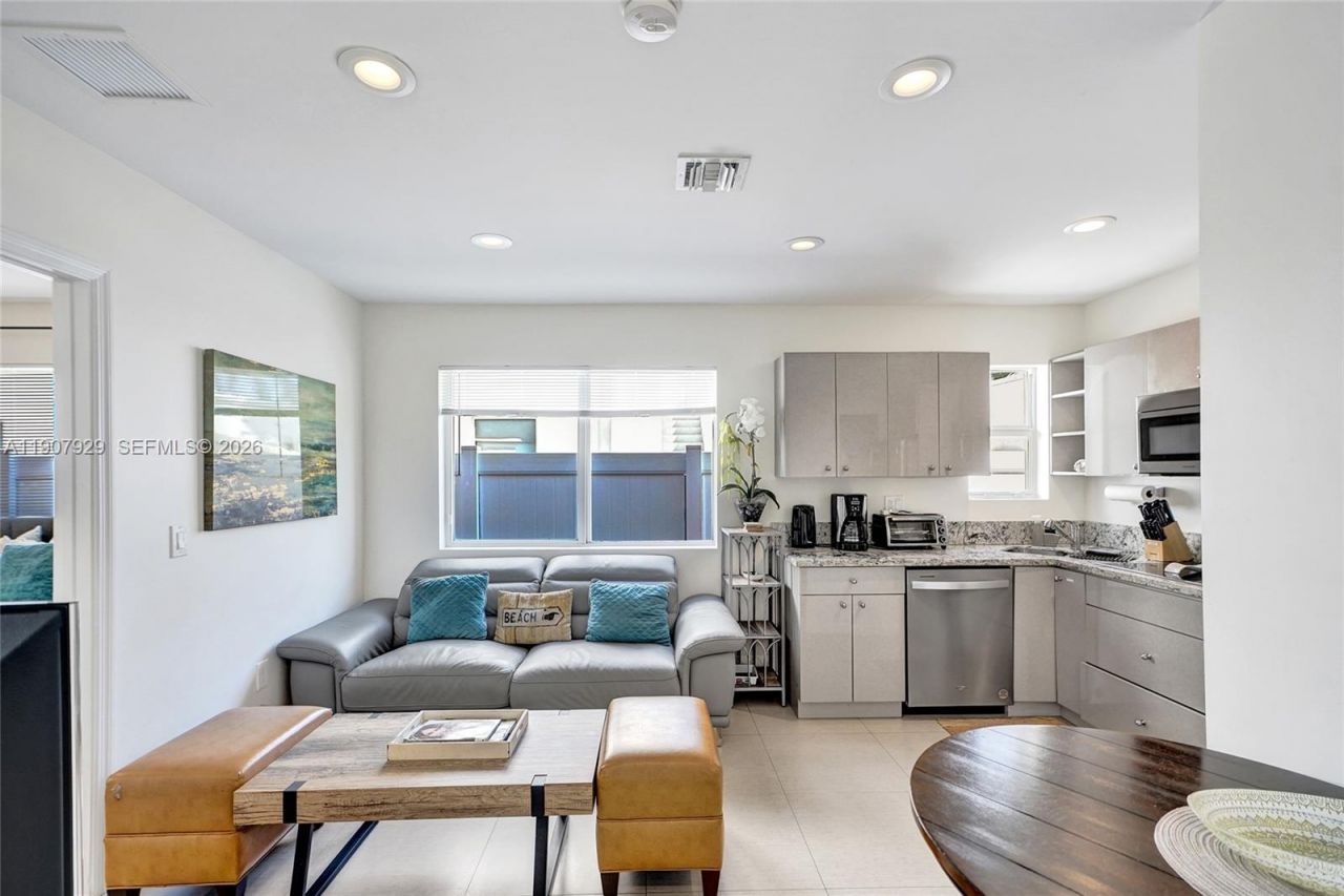 322 Oklahoma St, Hollywood, FL 33019 Photo