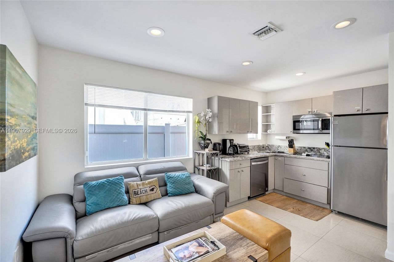 322 Oklahoma St, Hollywood, FL 33019 Photo