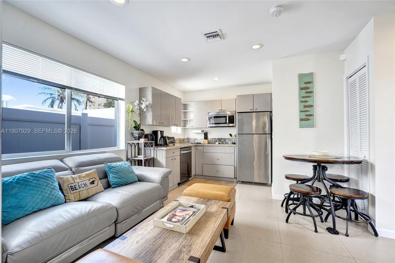 322 Oklahoma St, Hollywood, FL 33019 Photo