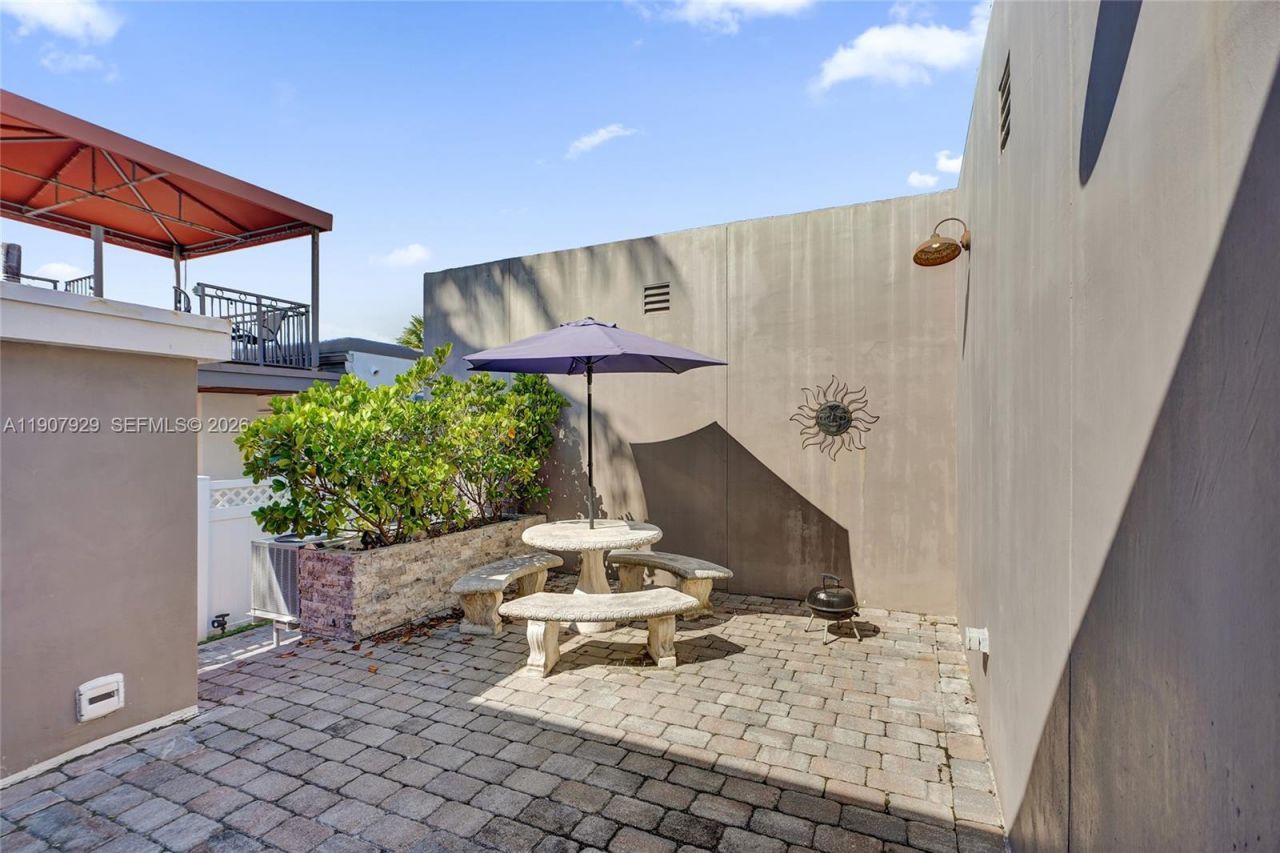 322 Oklahoma St, Hollywood, FL 33019 Photo