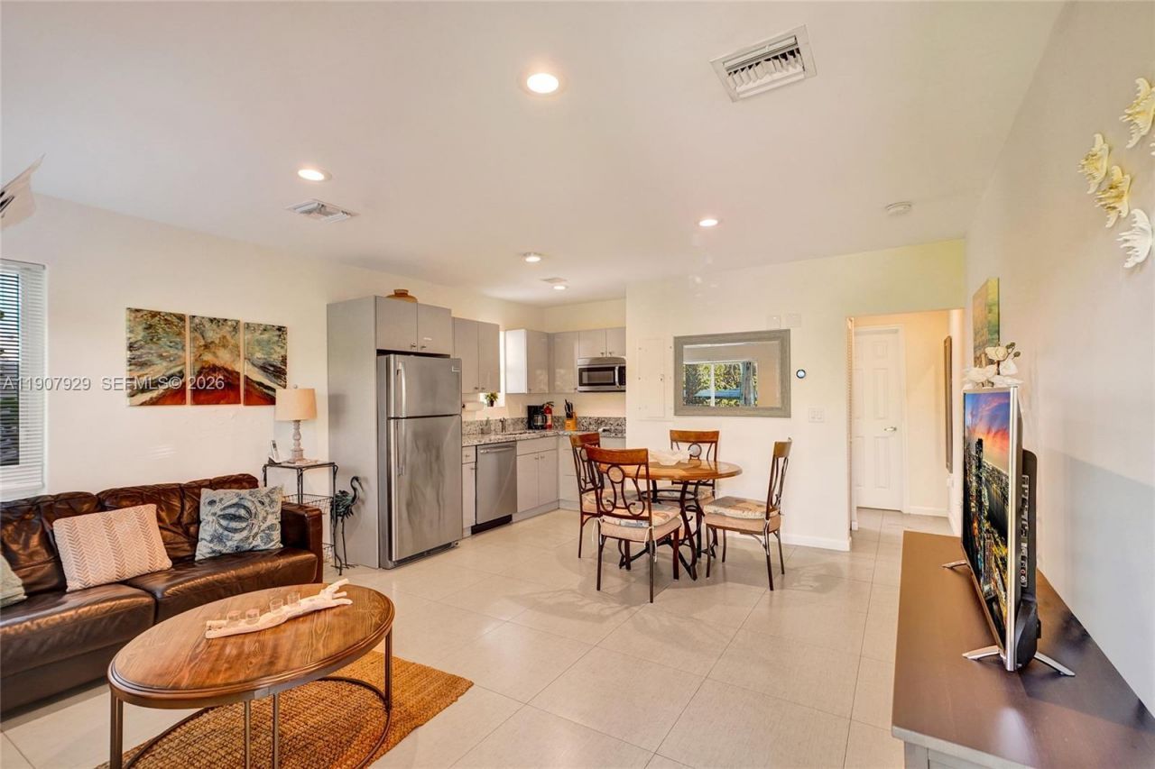 322 Oklahoma St, Hollywood, FL 33019 Photo