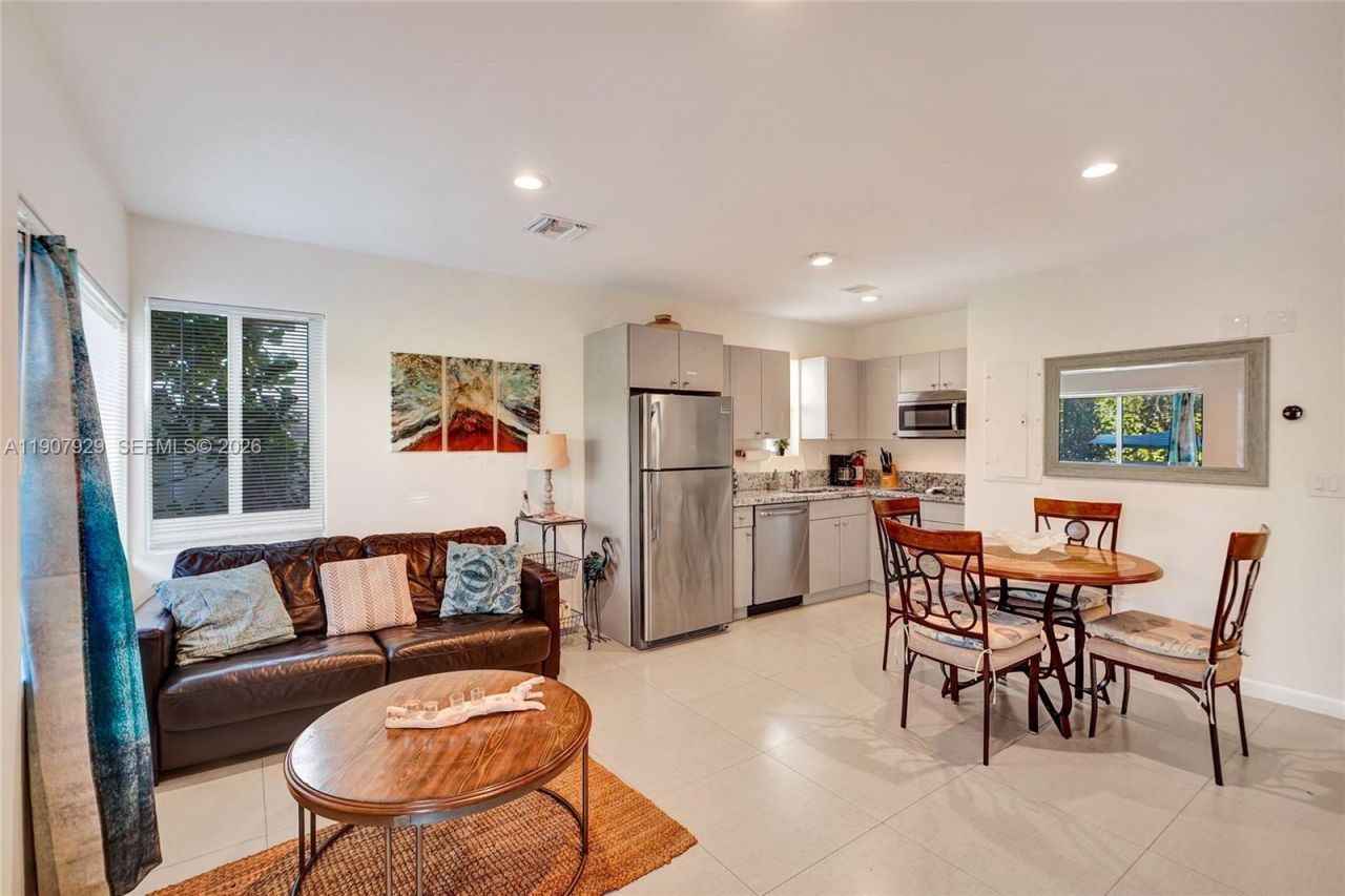 322 Oklahoma St, Hollywood, FL 33019 Photo