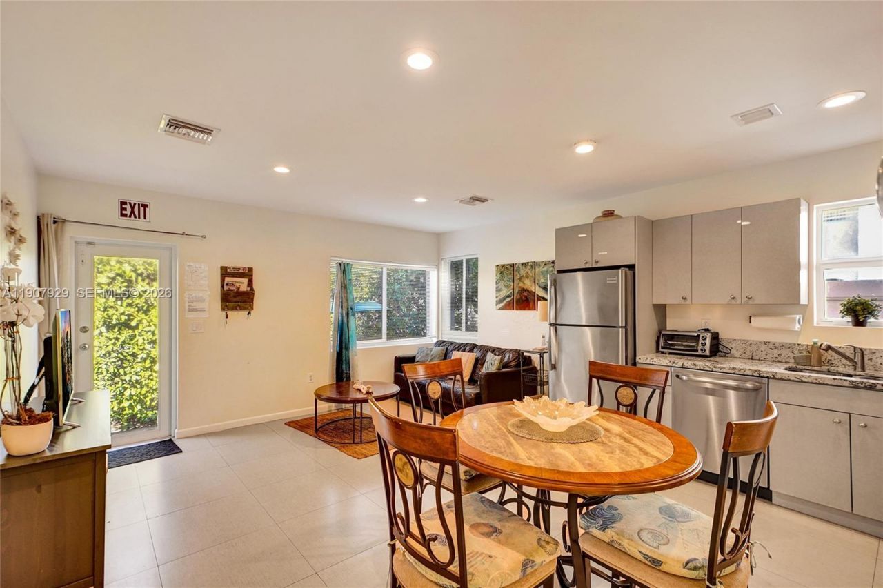 322 Oklahoma St, Hollywood, FL 33019 Photo