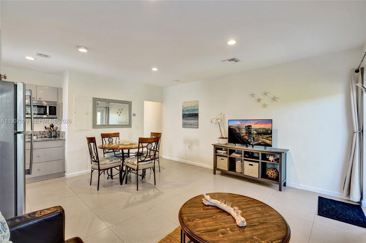 322 Oklahoma St, Hollywood, FL 33019 Photo