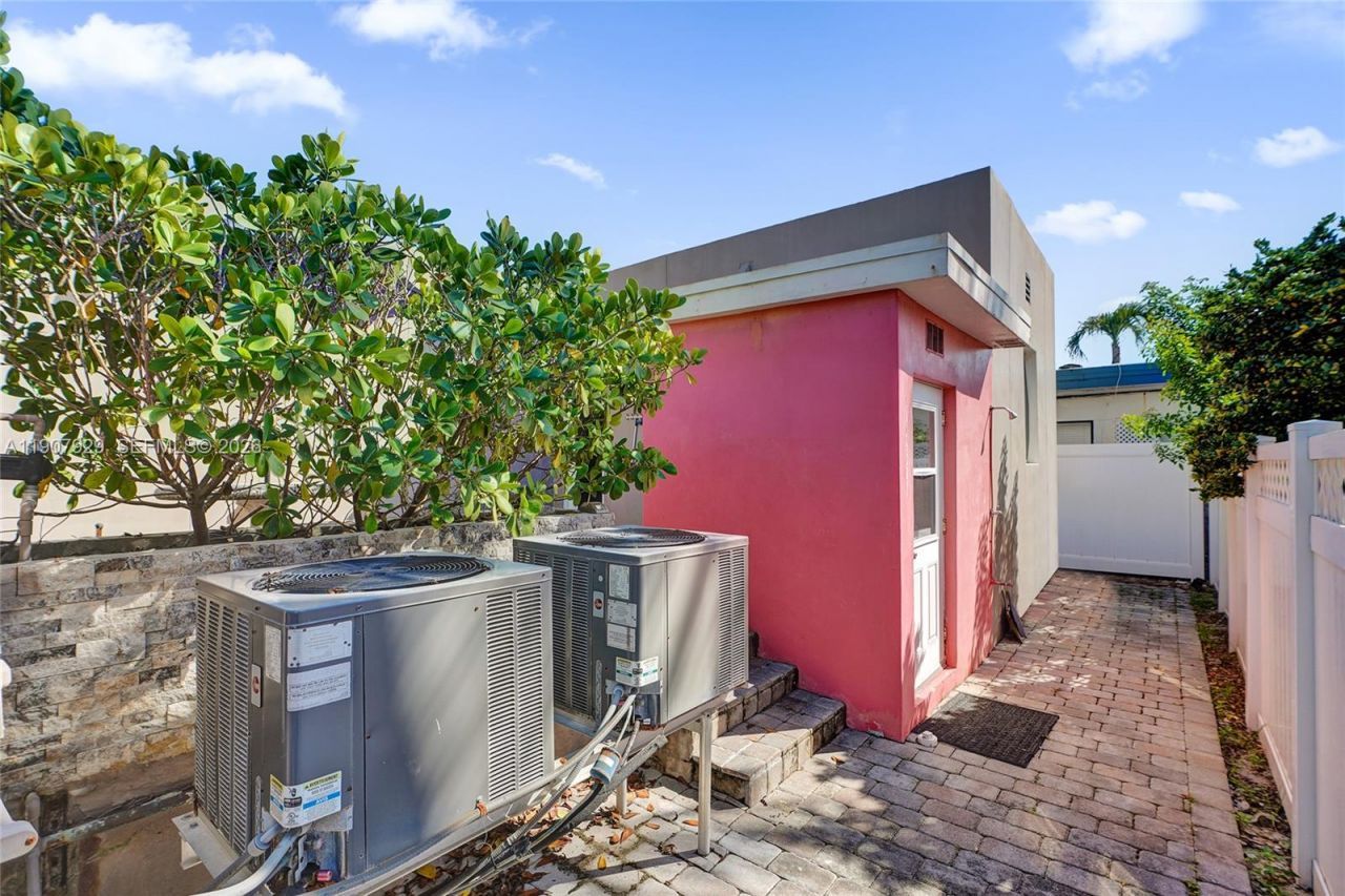 322 Oklahoma St, Hollywood, FL 33019 Photo