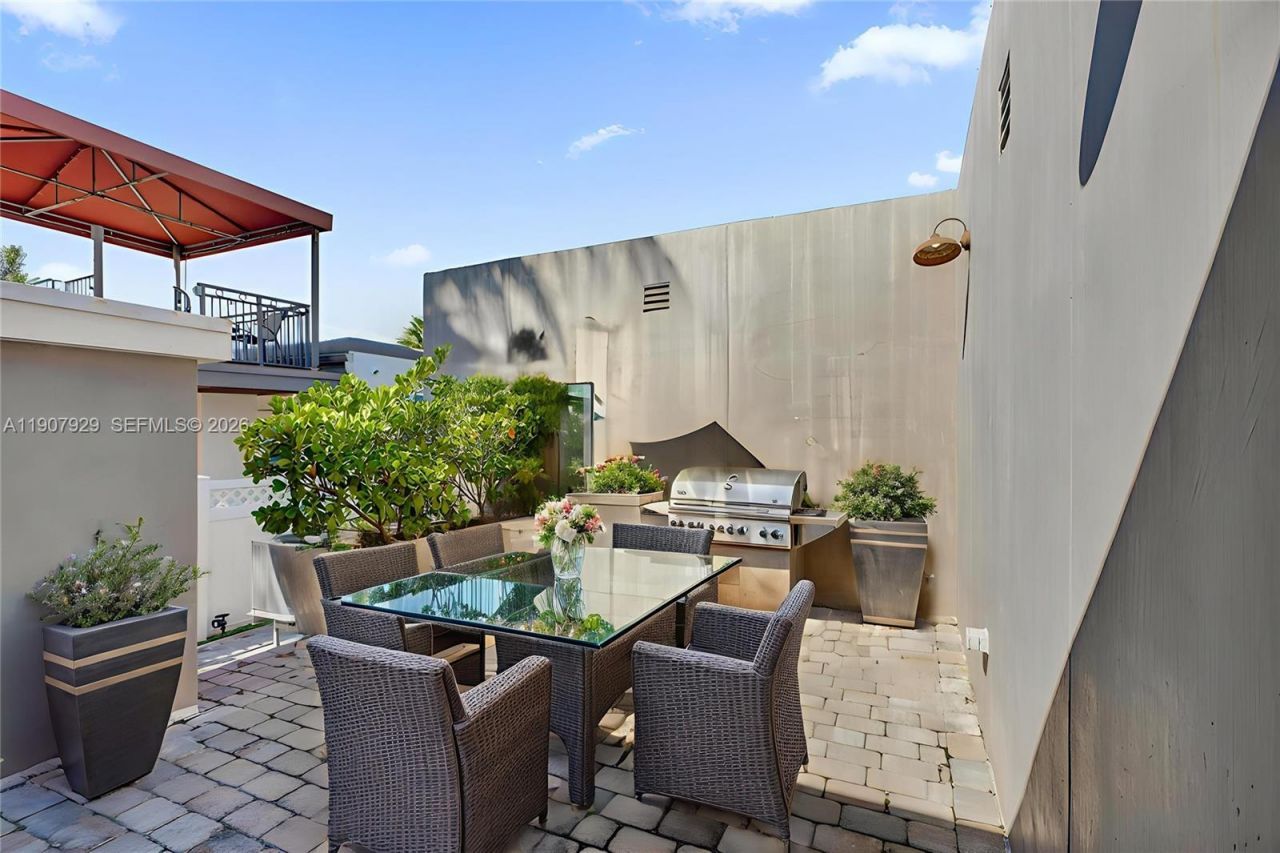 322 Oklahoma St, Hollywood, FL 33019 Photo