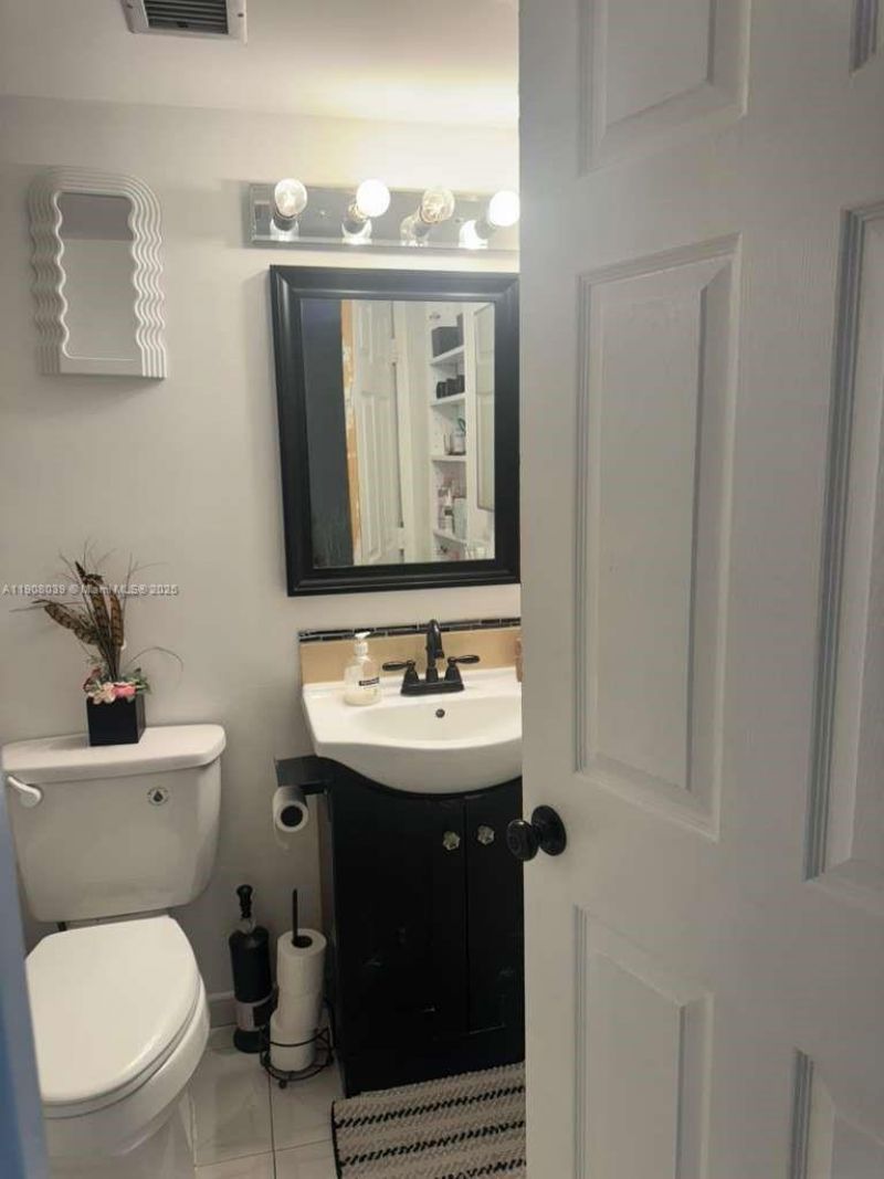 4164 Inverrary Dr, Unit 601, Lauderhill, FL 33319 Photo