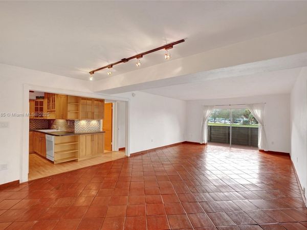 8335 SW 72nd Ave, Unit 205D, Miami, FL 33143