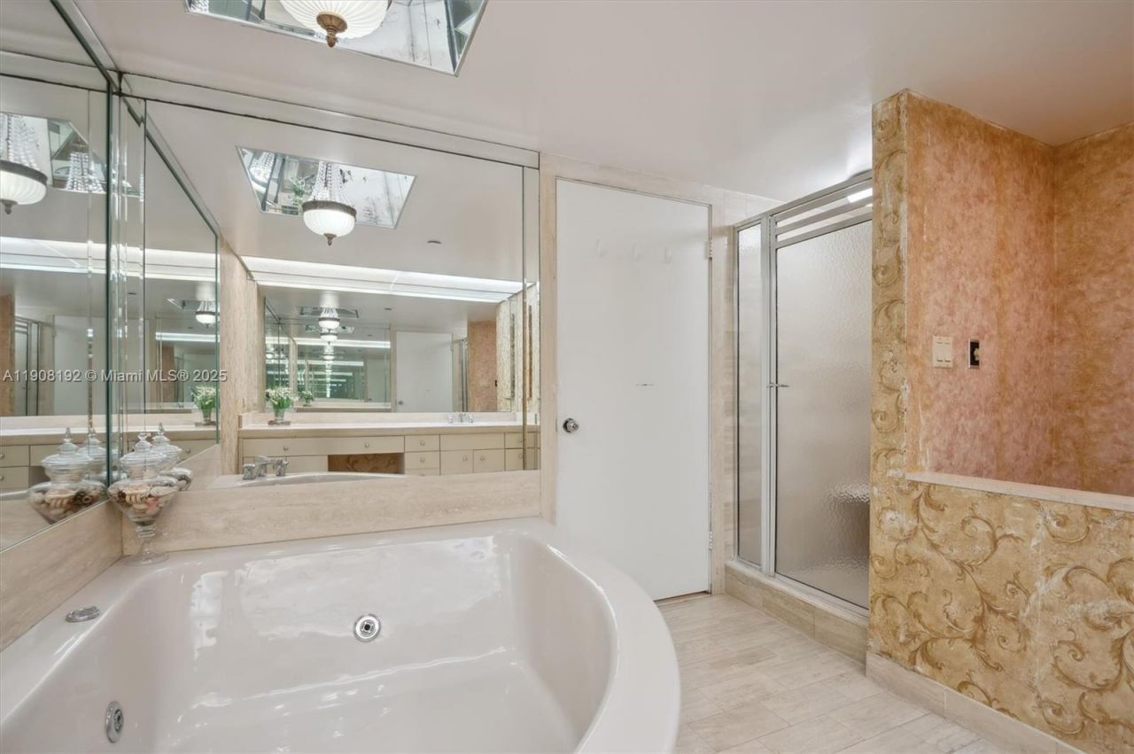 19707 Turnberry Way, Unit 20H, Aventura, FL 33180 Photo