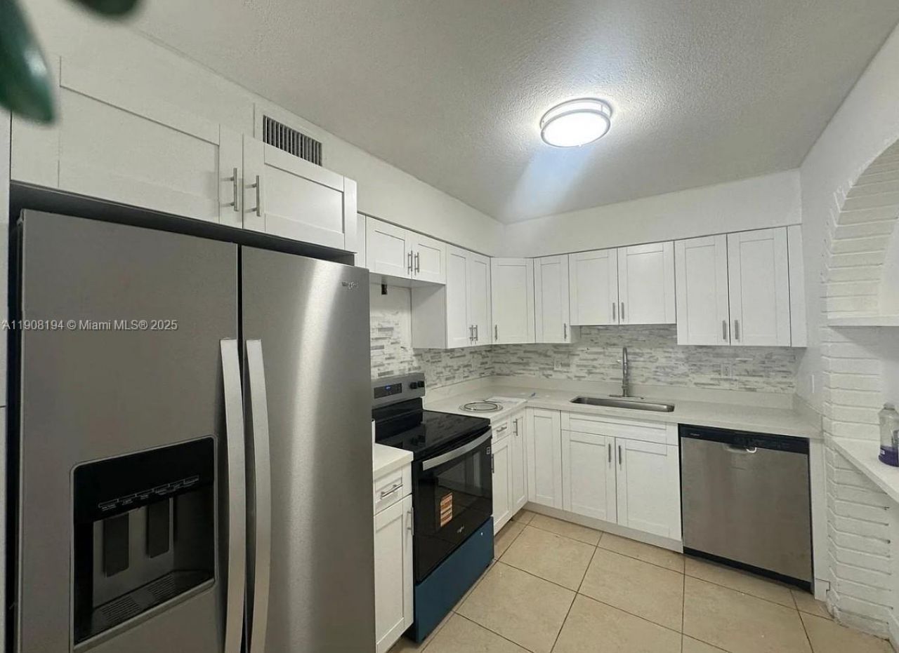 700 SW 67th Ave, Pembroke Pines, FL 33023 Photo