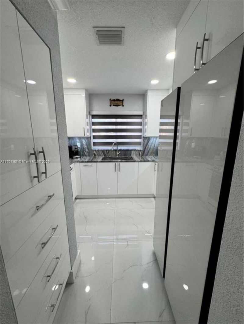 12663 NW 8th Way, Miami, FL 33182 Photo