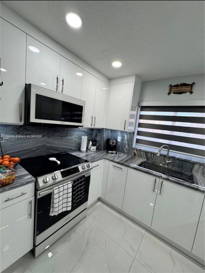 12663 NW 8th Way, Miami, FL 33182 Photo