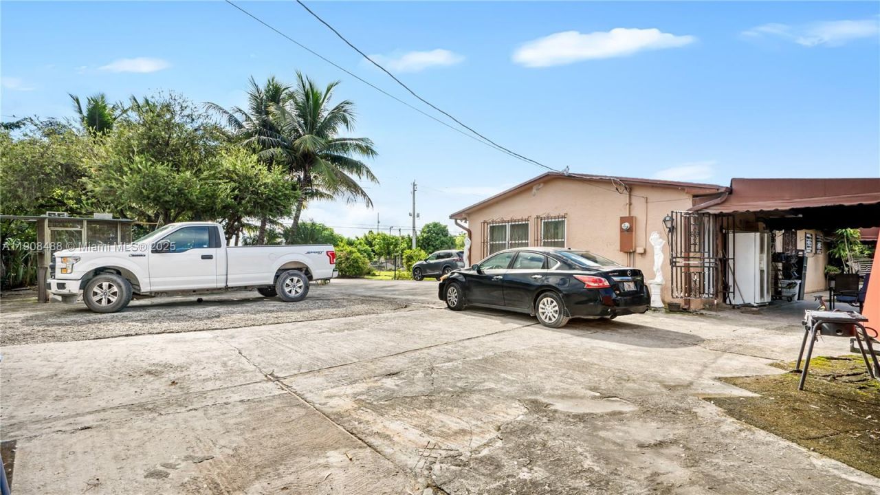15550 NW 122nd Ave, Hialeah, FL 33018 Photo