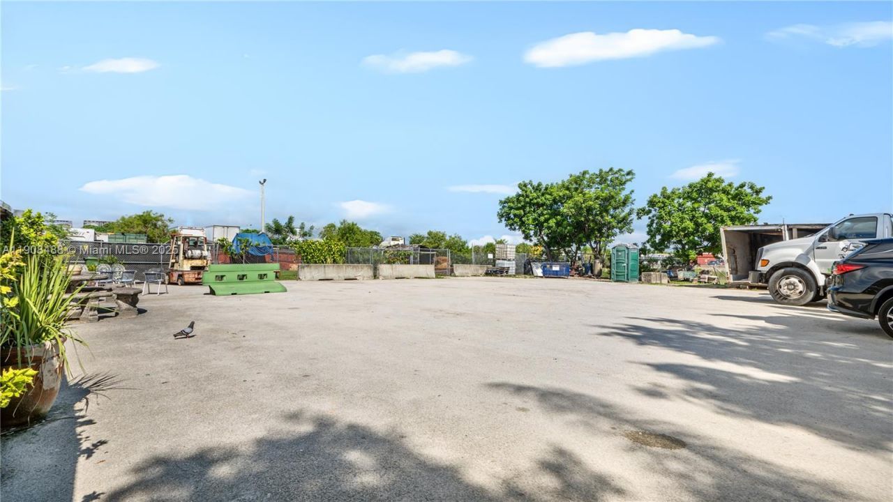 15550 NW 122nd Ave, Hialeah, FL 33018 Photo