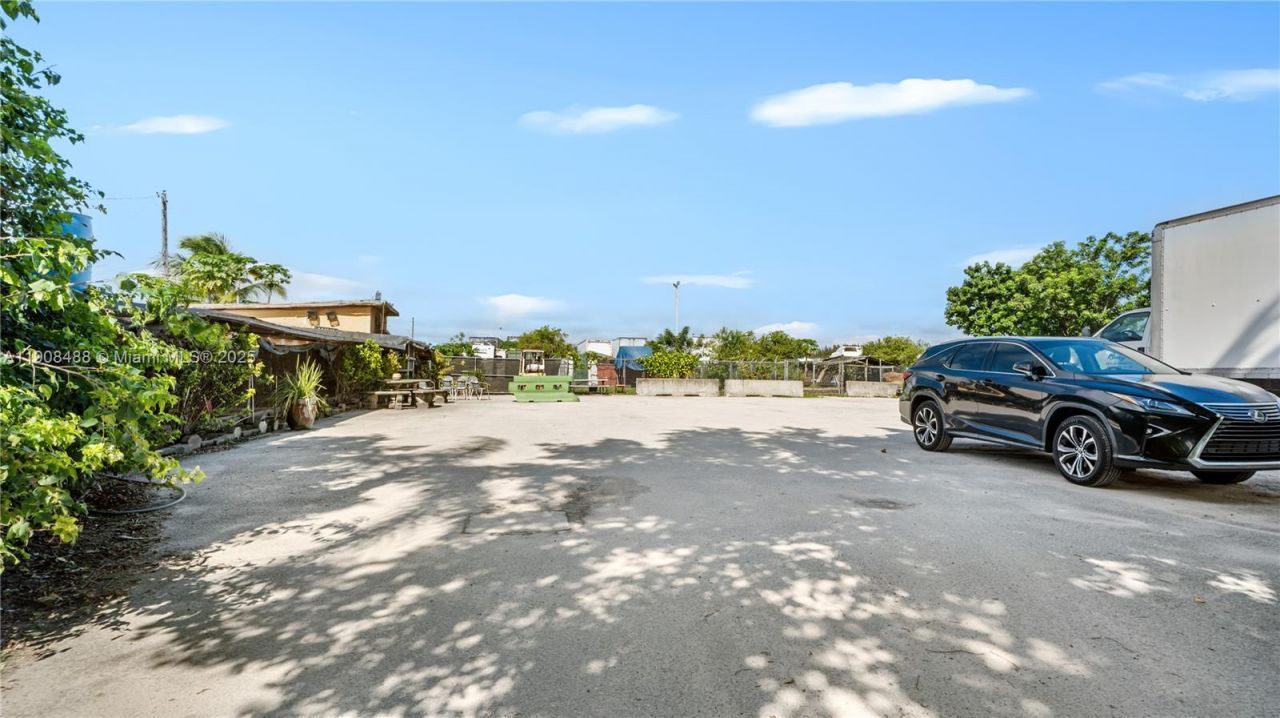 15550 NW 122nd Ave, Hialeah, FL 33018 Photo