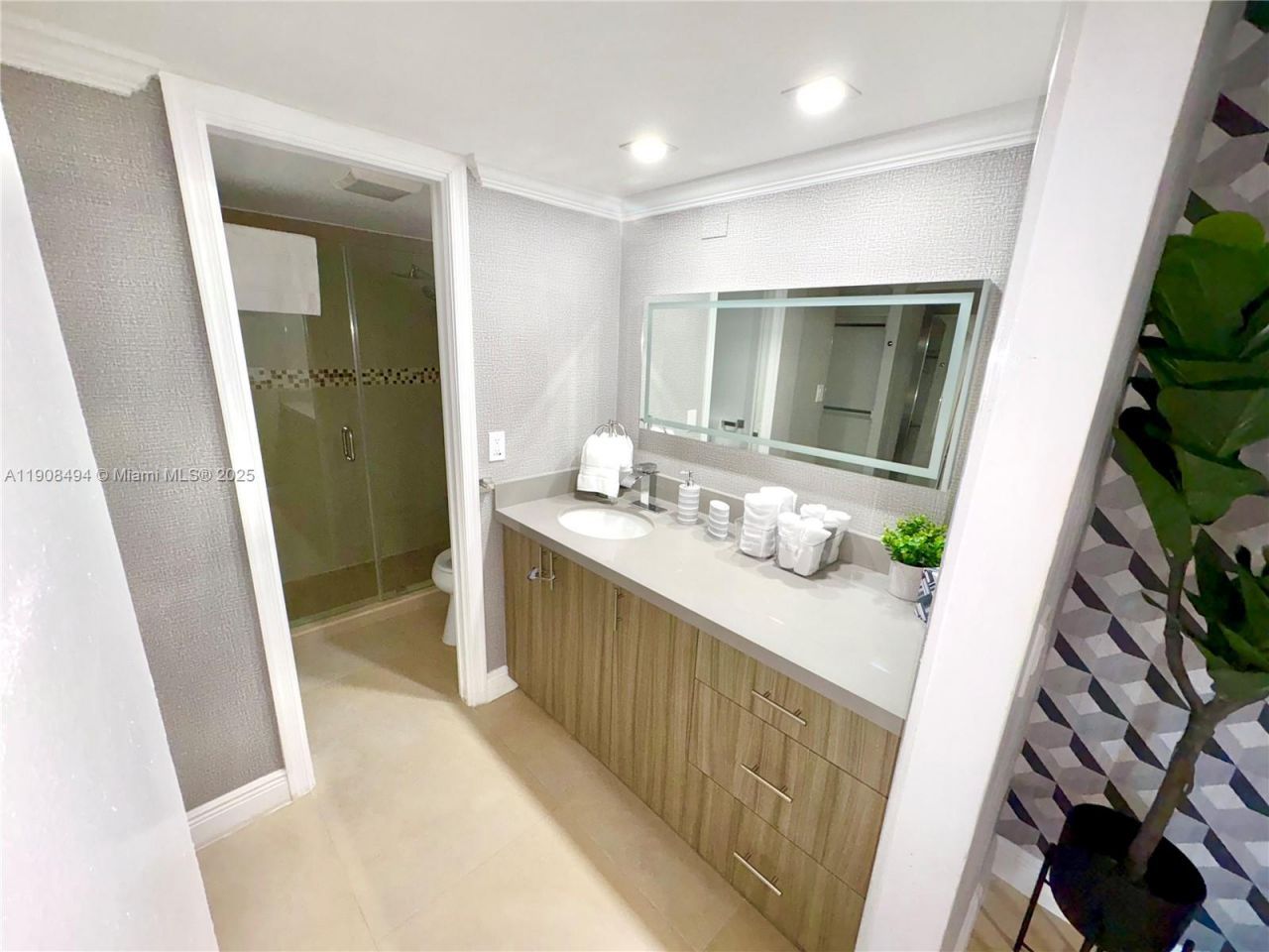 20500 W Country Club Dr, Unit 501, Aventura, FL 33180 Photo
