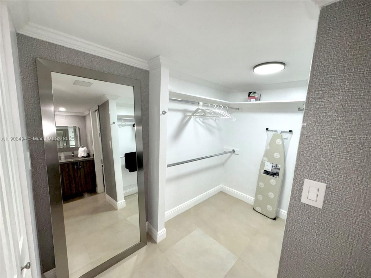 20500 W Country Club Dr, Unit 501, Aventura, FL 33180 Photo