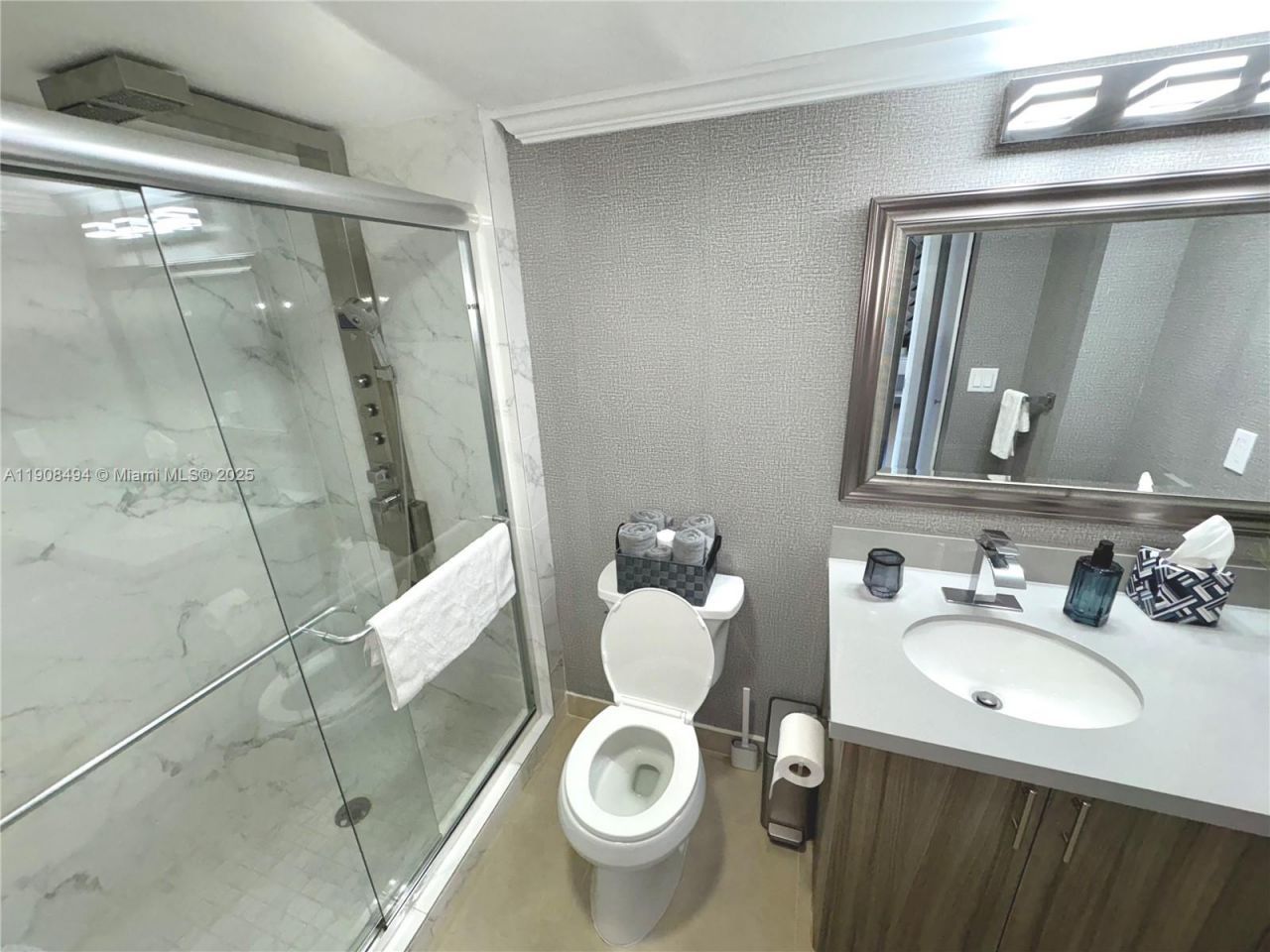 20500 W Country Club Dr, Unit 501, Aventura, FL 33180 Photo