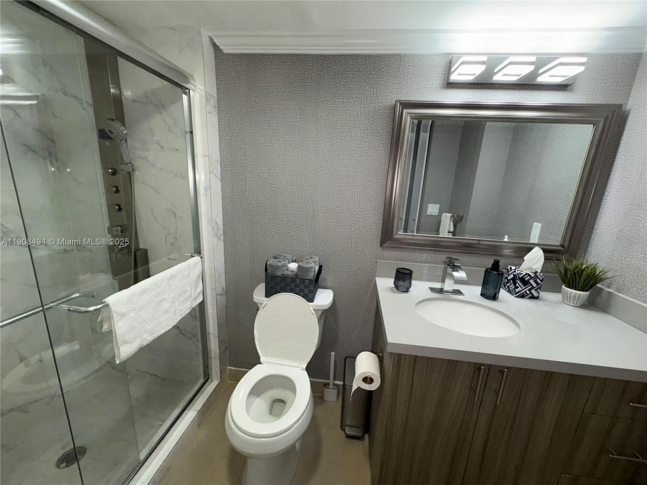 20500 W Country Club Dr, Unit 501, Aventura, FL 33180 Photo