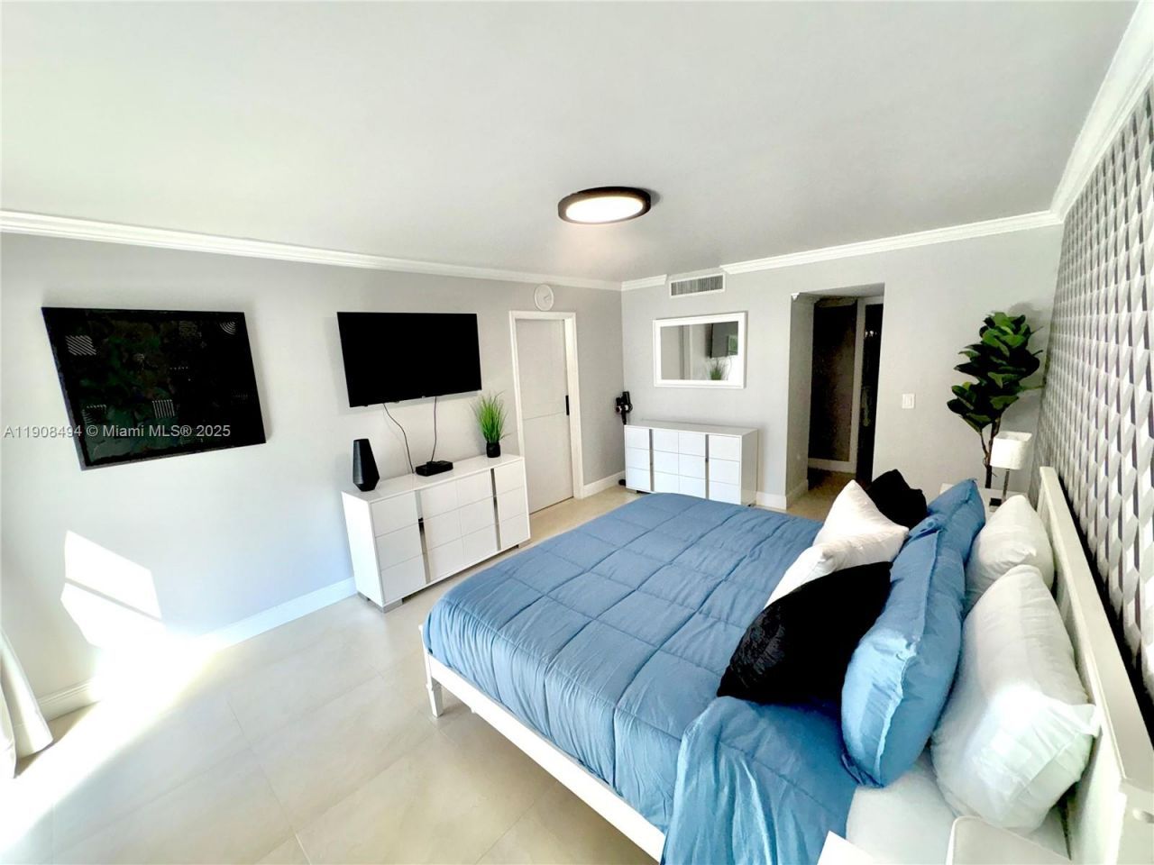 20500 W Country Club Dr, Unit 501, Aventura, FL 33180 Photo