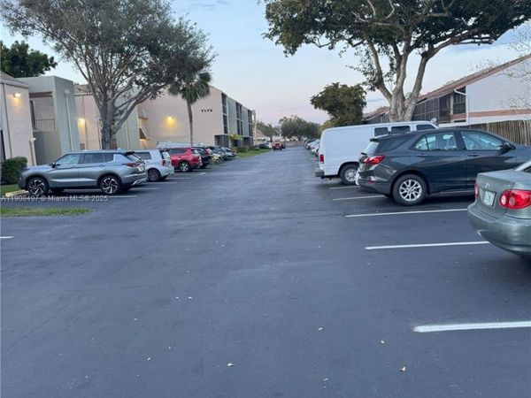 7175 Orange Dr, Unit 203H, Davie, FL 33314