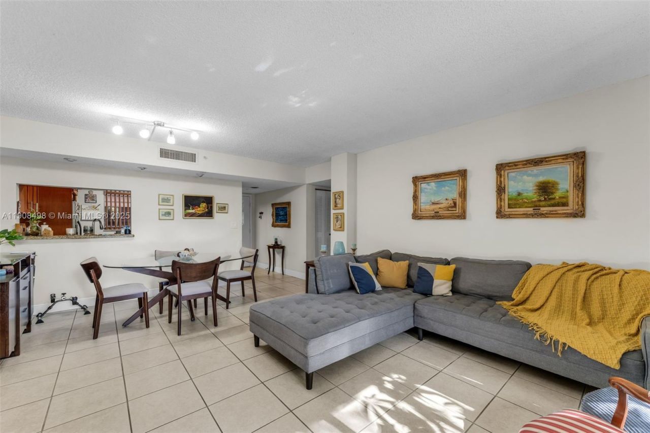 8650 SW 133rd Ave Rd, Unit 216, Miami, FL 33183 Photo