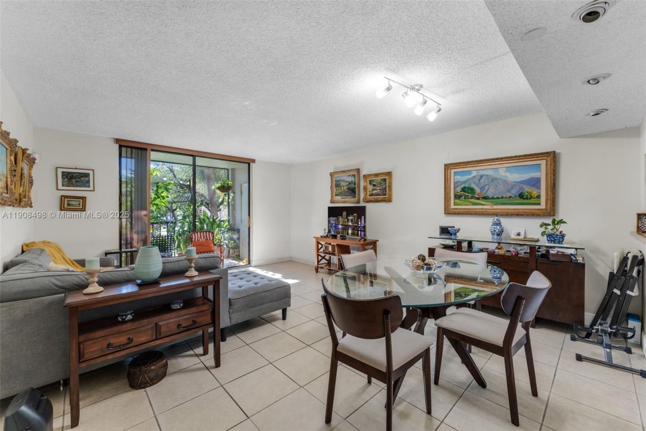 8650 SW 133rd Ave Rd, Unit 216, Miami, FL 33183 Photo