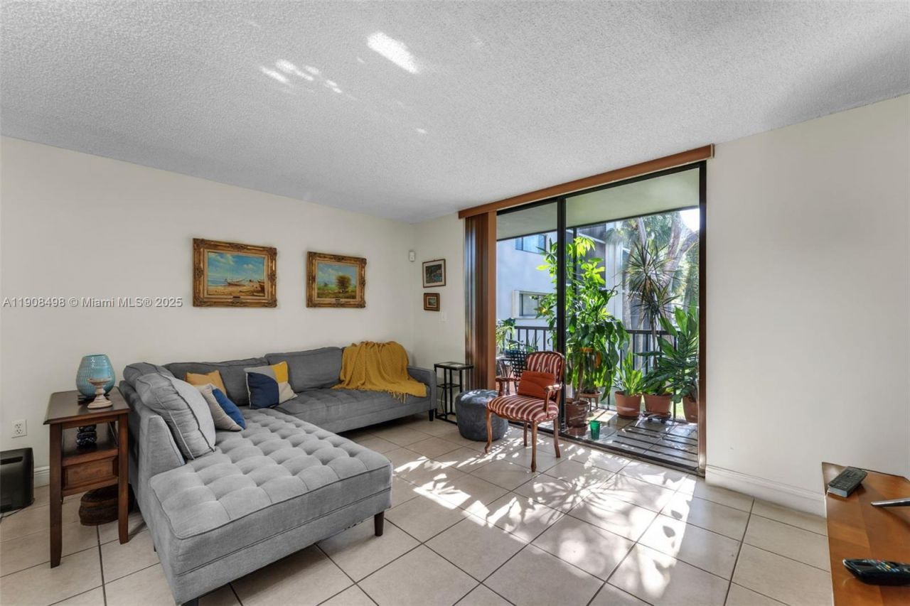 8650 SW 133rd Ave Rd, Unit 216, Miami, FL 33183 Photo