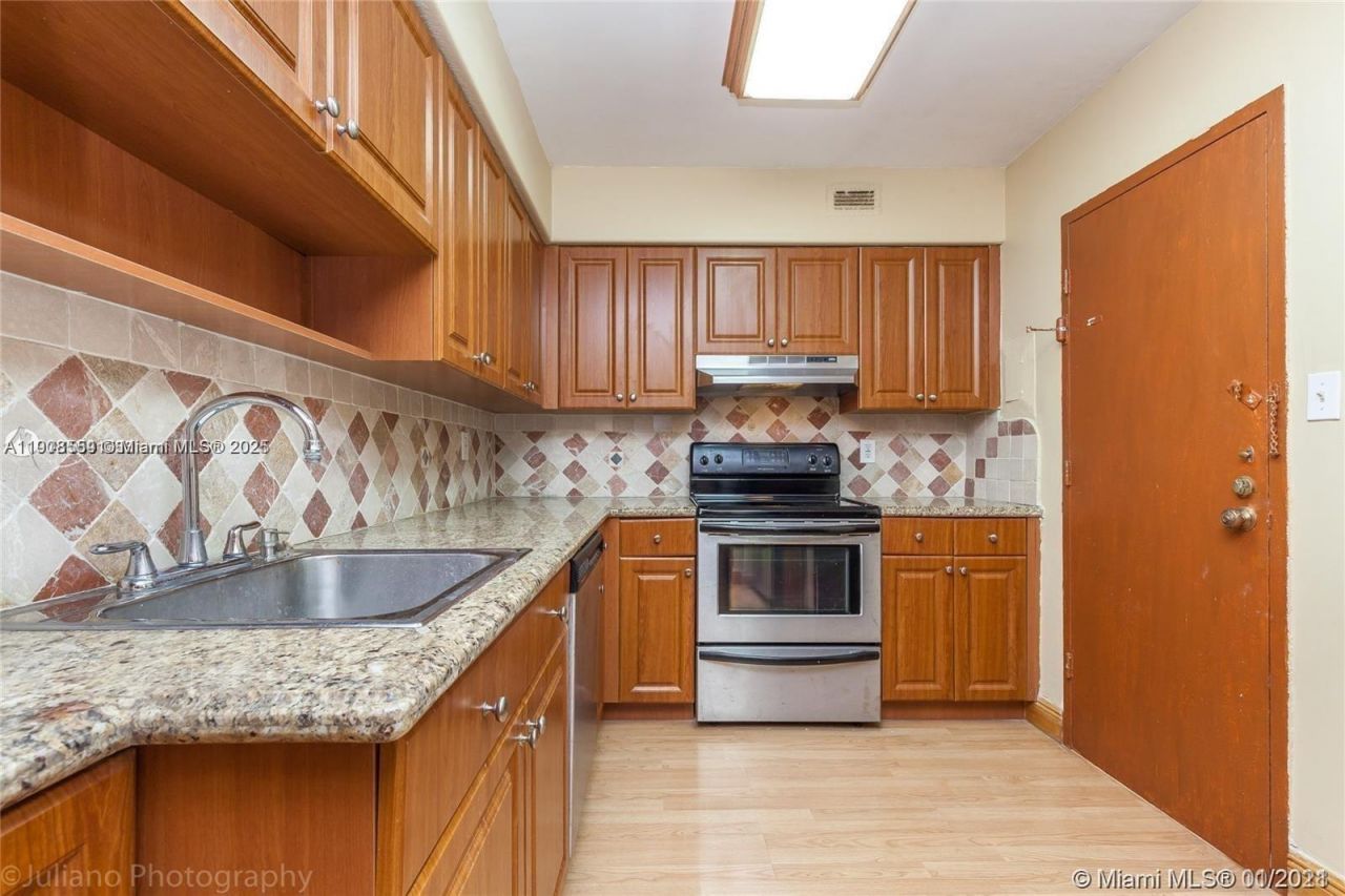 9225 Collins Ave, Unit 1006, Surfside, FL 33154 Photo