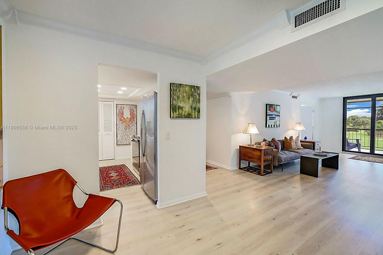 5390 Woodland Lakes Dr, Unit 301, Palm Beach Gardens, FL 33418 Photo