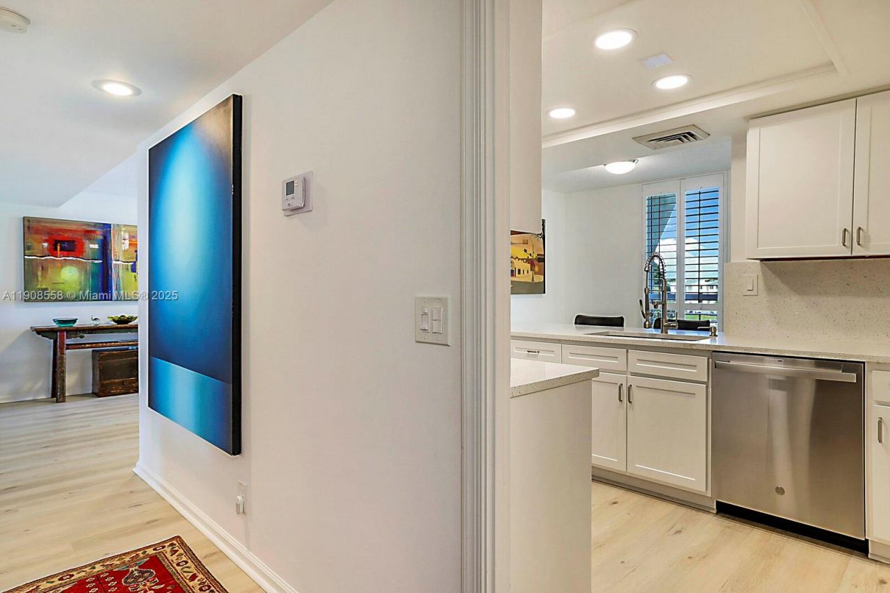 5390 Woodland Lakes Dr, Unit 301, Palm Beach Gardens, FL 33418 Photo