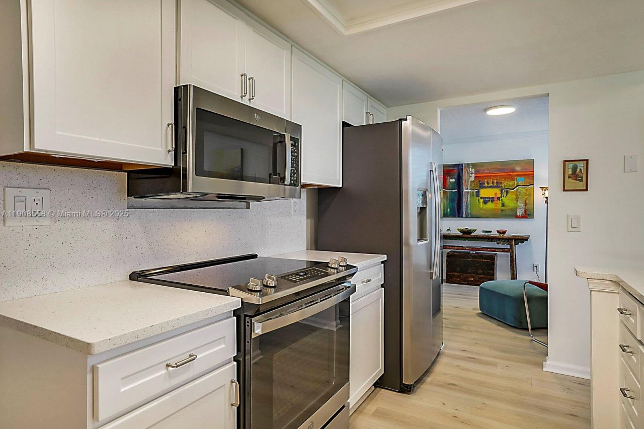 5390 Woodland Lakes Dr, Unit 301, Palm Beach Gardens, FL 33418 Photo