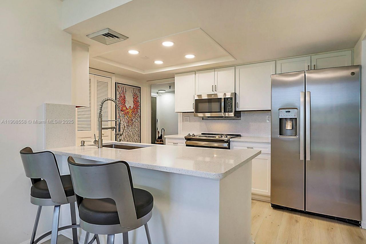 5390 Woodland Lakes Dr, Unit 301, Palm Beach Gardens, FL 33418 Photo