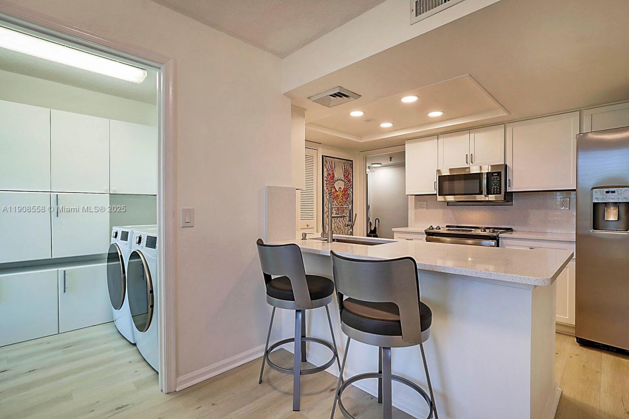 5390 Woodland Lakes Dr, Unit 301, Palm Beach Gardens, FL 33418 Photo