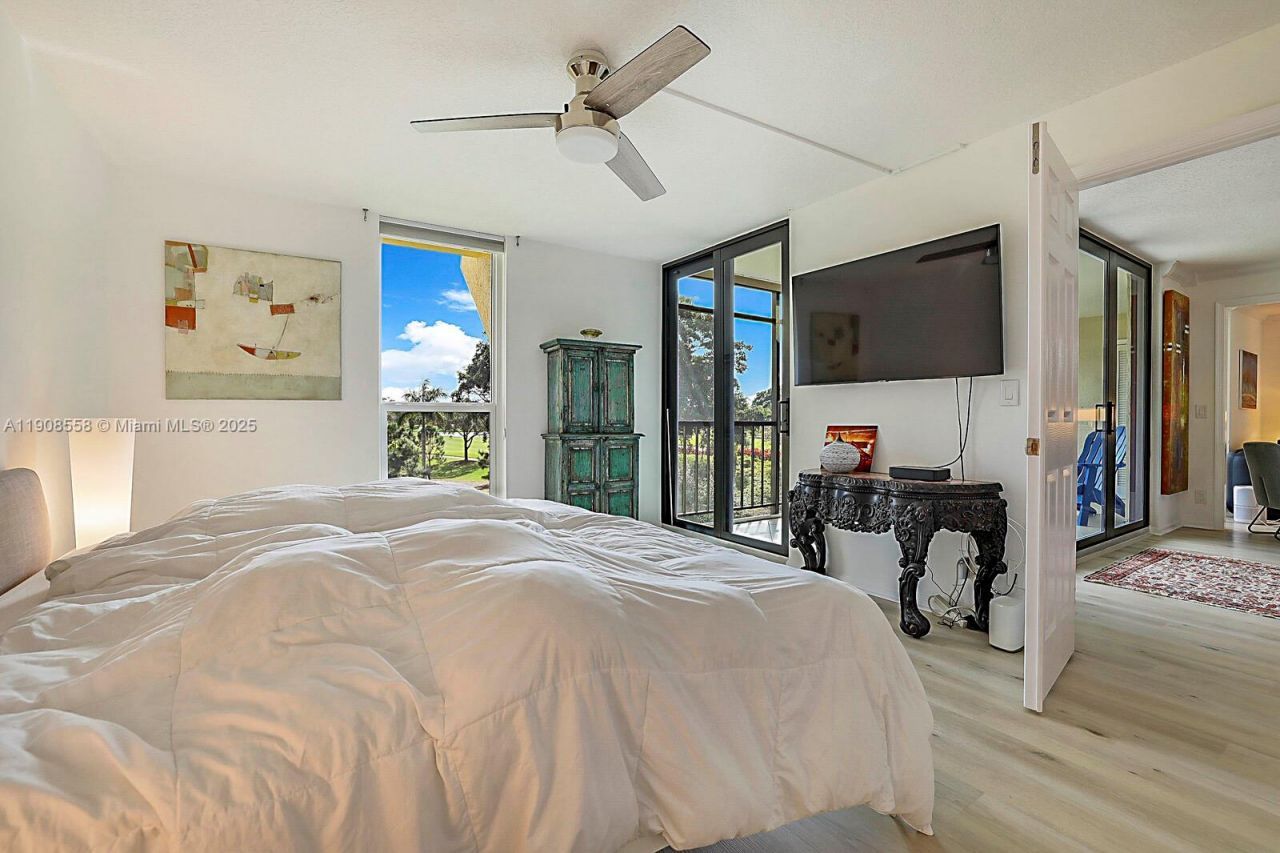 5390 Woodland Lakes Dr, Unit 301, Palm Beach Gardens, FL 33418 Photo