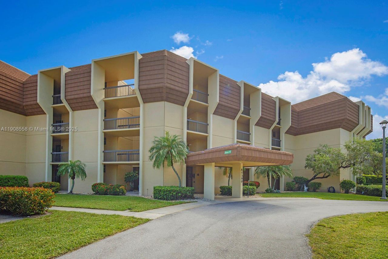 5390 Woodland Lakes Dr, Unit 301, Palm Beach Gardens, FL 33418 Photo