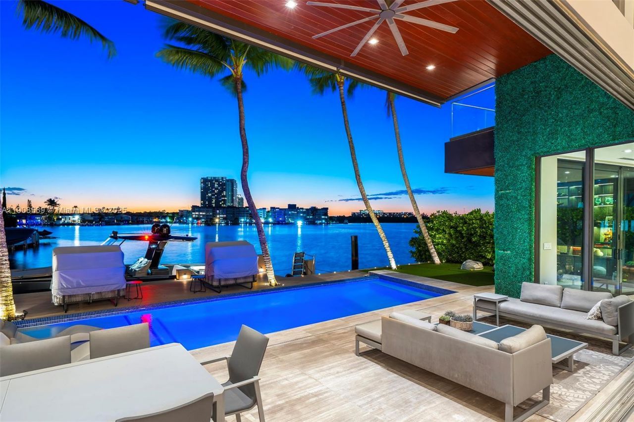 16470 NE 30th Ave, North Miami Beach, FL 33160 Photo