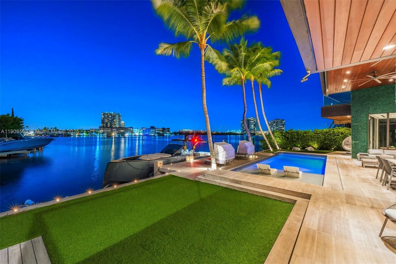 16470 NE 30th Ave, North Miami Beach, FL 33160 Photo