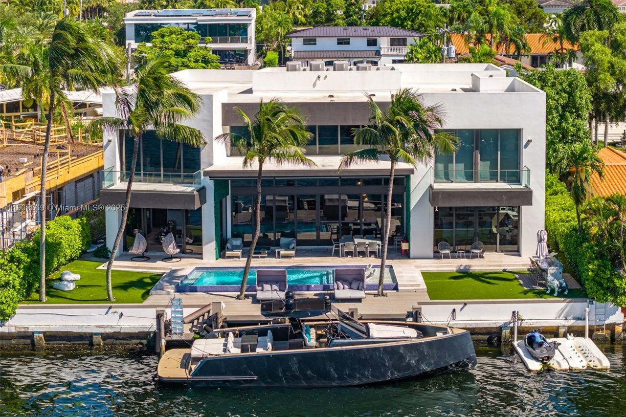 16470 NE 30th Ave, North Miami Beach, FL 33160 Photo