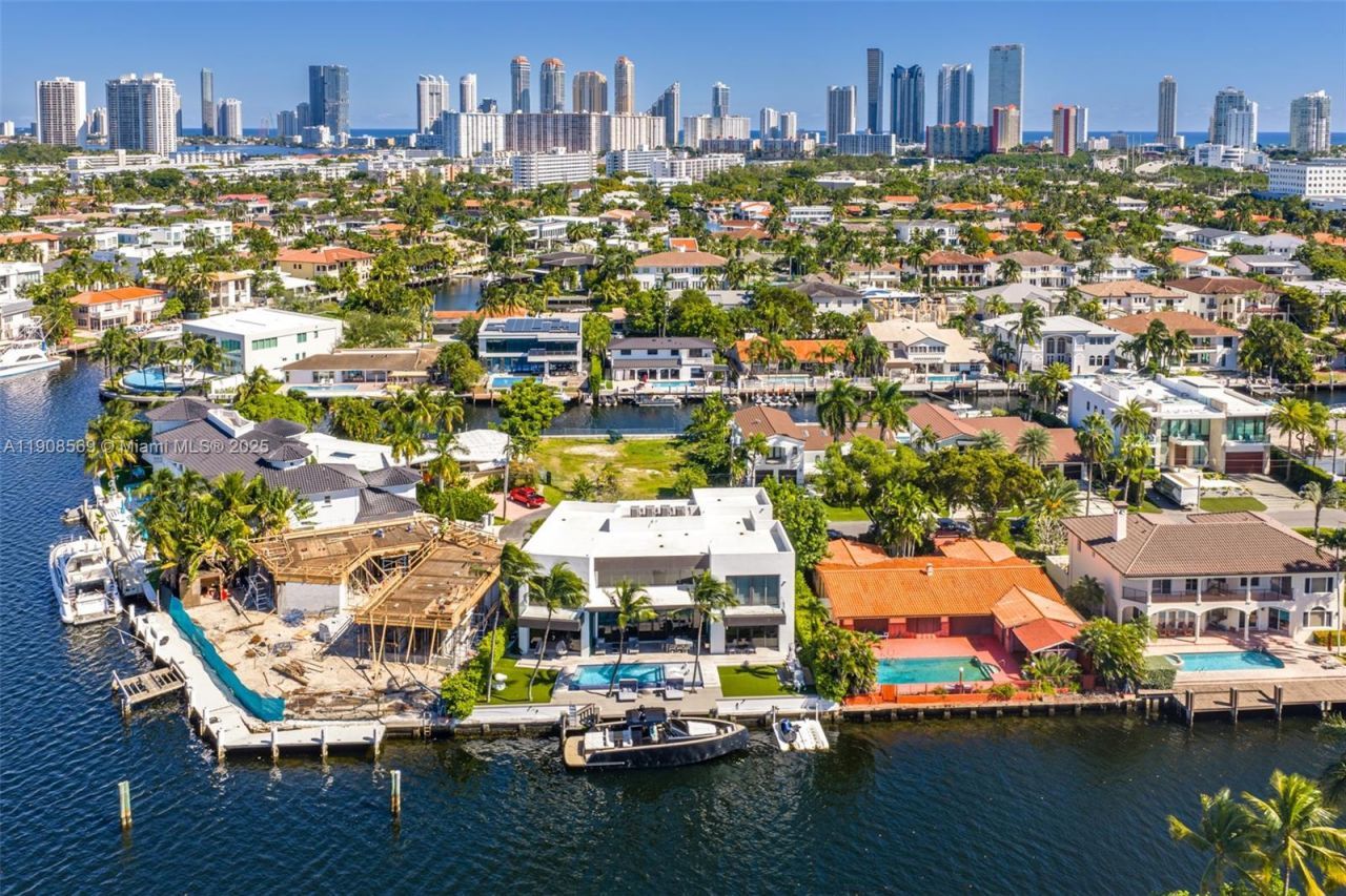 16470 NE 30th Ave, North Miami Beach, FL 33160 Photo