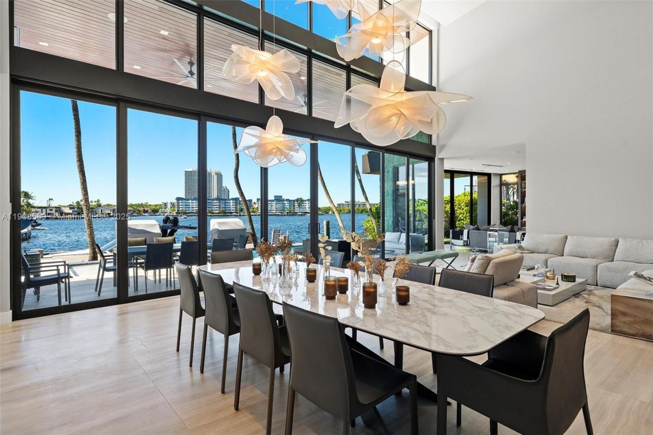 16470 NE 30th Ave, North Miami Beach, FL 33160 Photo