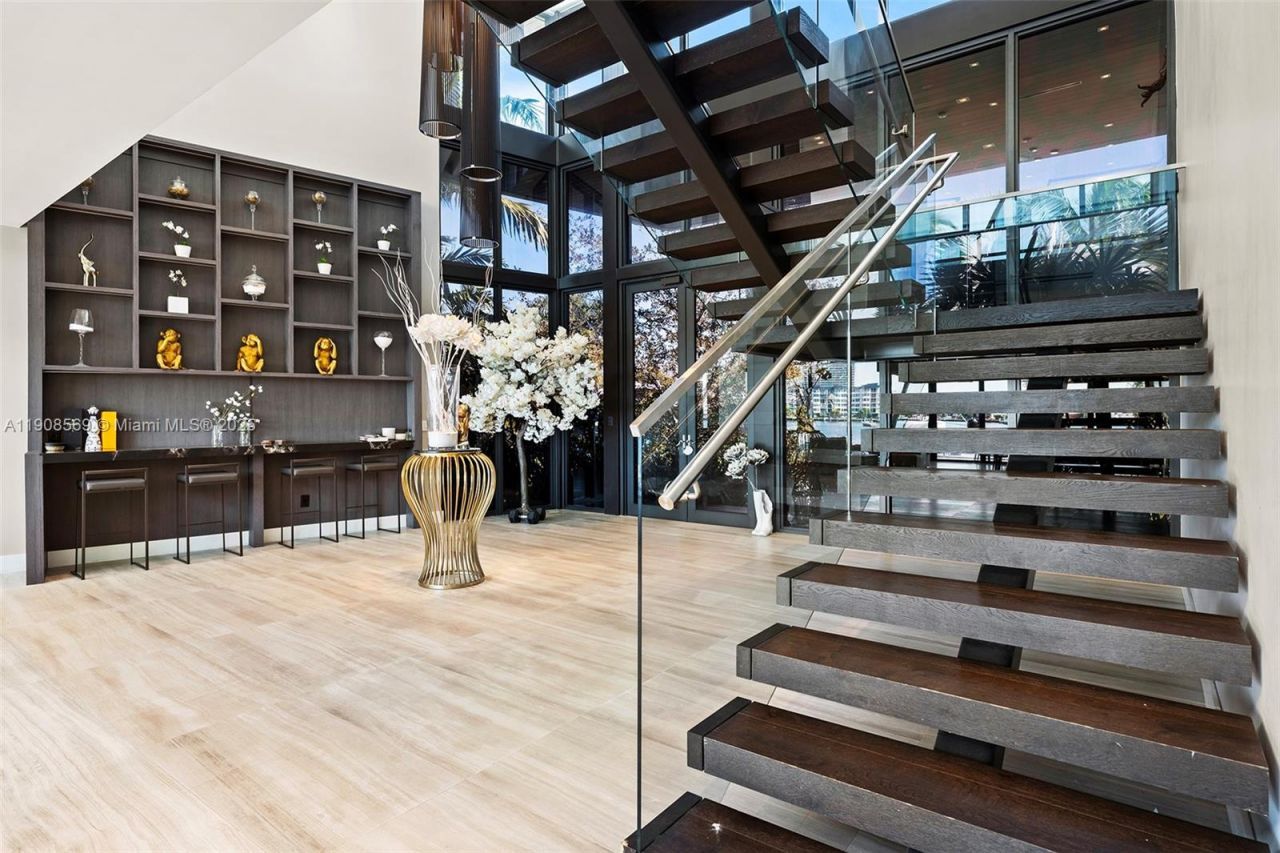 16470 NE 30th Ave, North Miami Beach, FL 33160 Photo